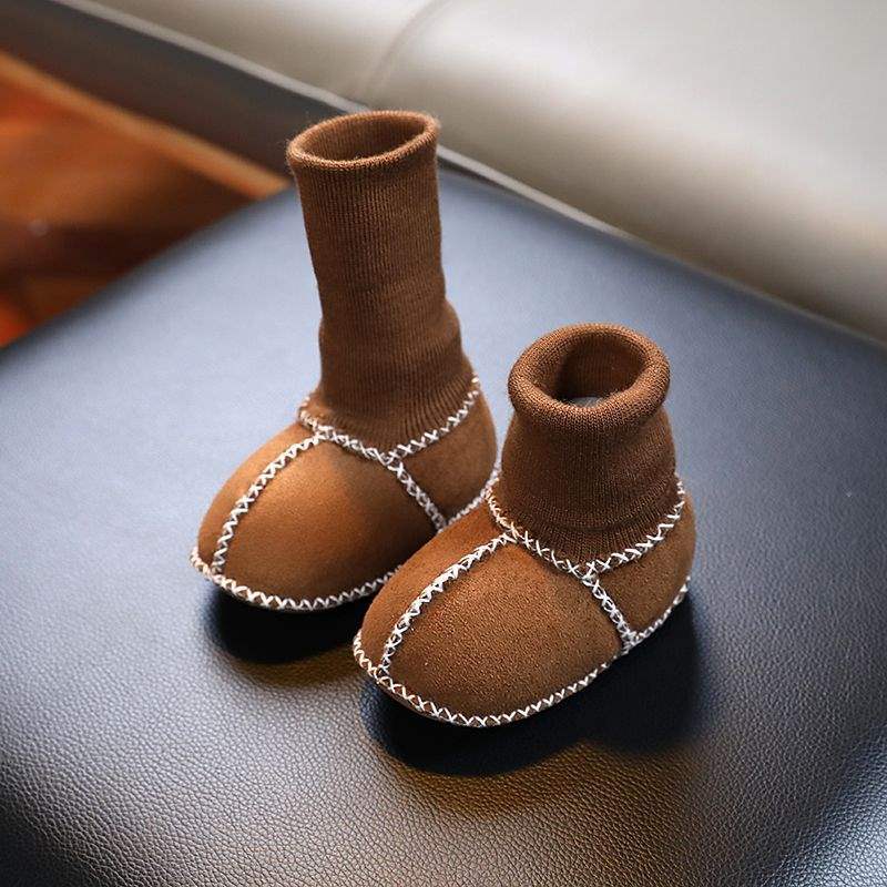 Imitationsfell integrierte Babyschuhe und Socken Neugeborenes Baby warm Herbst und Winter weich besohlte Socken Schuhe 0-3-6-12 Monate