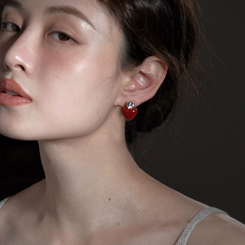 New Love Zircon Oil Drop Earrings Fashion Temperament High-end Stud Earrings Niche Design Mosquito Coil Disc Hole-free Earrings