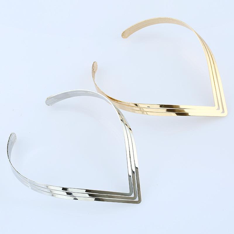 Fashionable Shaped V Women Metal Collar Necklace For Fashion Enthusiasts