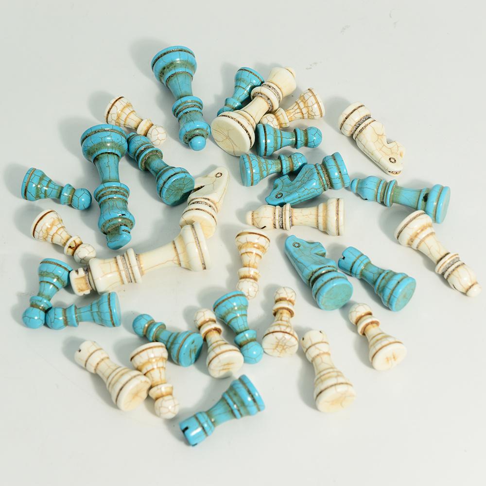 New White Blue Turquoise Material King Height 7.8Cm Chess Pieces With 32 Pieces Paired With A Red Artificial Leather Chessboard