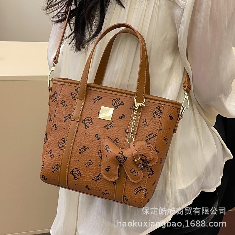 Cartoon bear printed bucket bag 2025 spring new Korean version fashionable versatile shoulder bag premium messenger bag