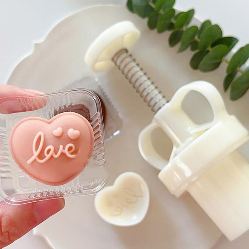 MidAutumn Festival Mooncake Makers Love Heart Moon Cake Mold Cookie Stamps DIY Hand Press Cookie Dessert Cutters