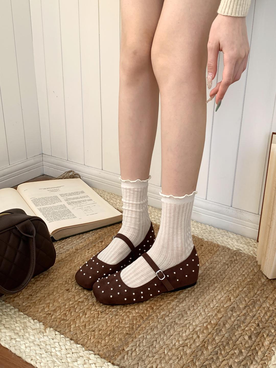 

Виноградные туфли-мама одинарные 2025 весна новые заклепки модные балетки женские удобная мягкая подошва не устают ноги повседневная обувь 39 темно-коричневого