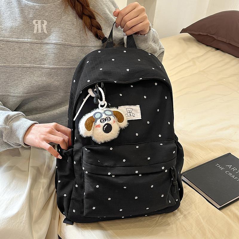 Japanese small fresh schoolbag female junior high school students cute versatile travel backpack lightweight large capacity student backpack tide
