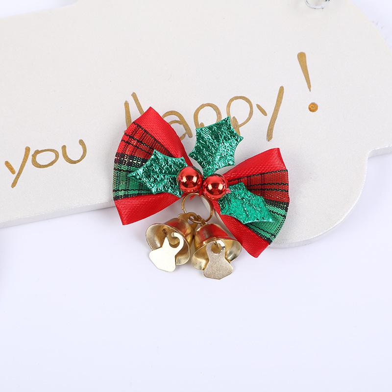 Christmas Striped Leaves & Bells Wreath with Gift Box Ornaments