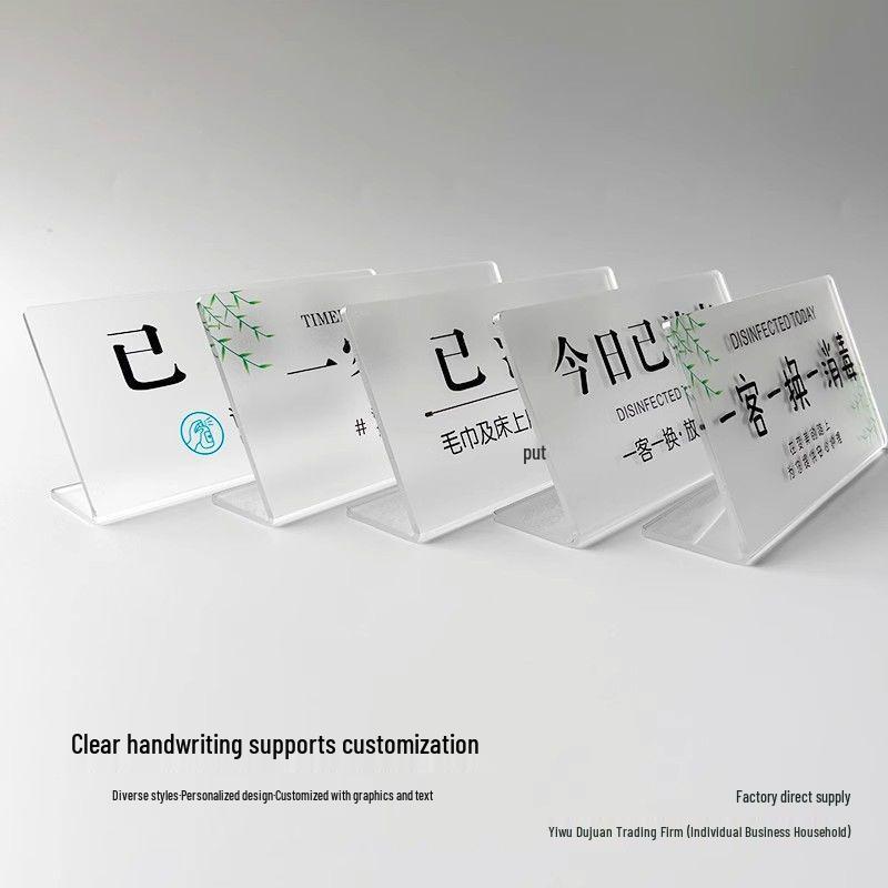 Znak akrylowy: Jeden Gość, Jedna Zmiana - Idealne dla Hoteli, Pensjonatów i Salonów Piękności