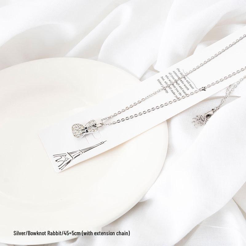 Women's Versatile Titanium Steel Cross Clavicle Necklace - Light Luxury Alloy Pendant