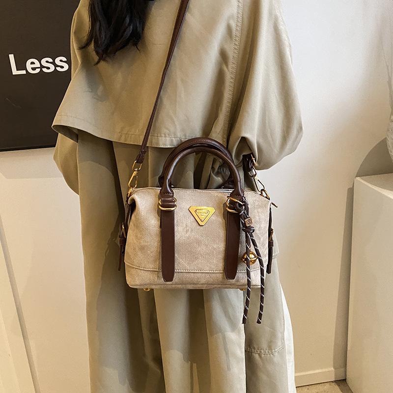 2025 New Autumn and Winter Boston Pillow Bag Fashion Versatile Messenger Handbag Trendy Women's Bag