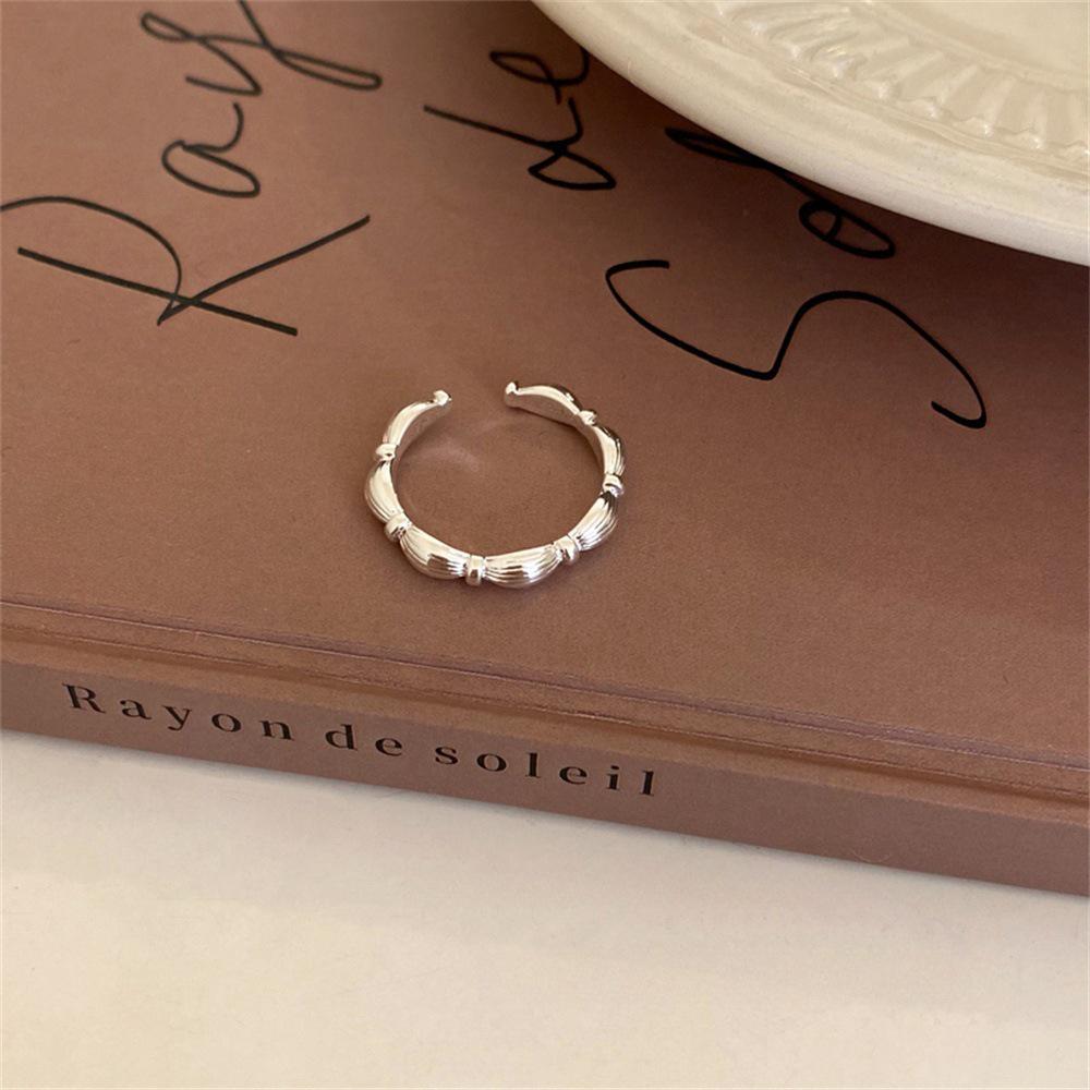 Elegant Black Agate Sterling Silver Women's Ring - Retro Design, Colorfast, Light Luxury Jewelry.