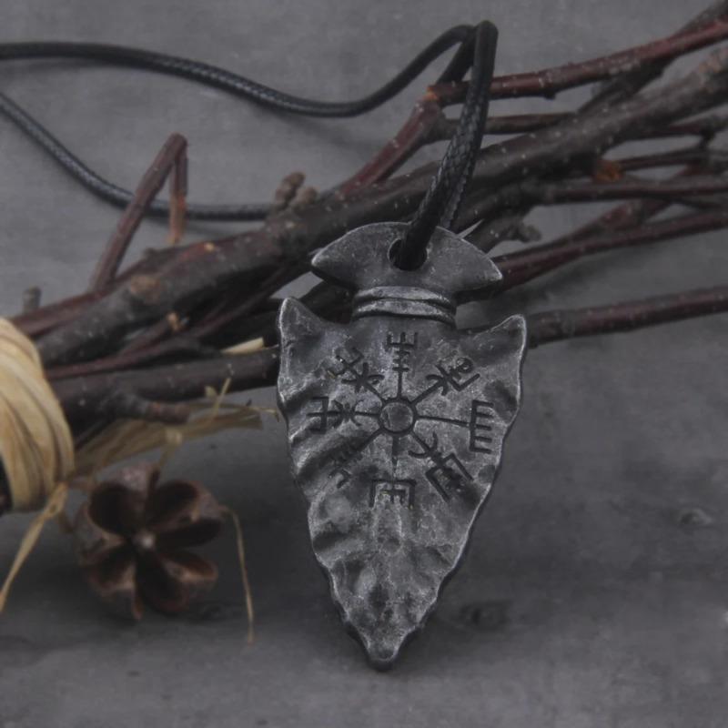 Europe and America Vintage Viking Triangle Rune Compass Pendant Necklace High Quality Men's Necklace Women's Party Charm Jewelry