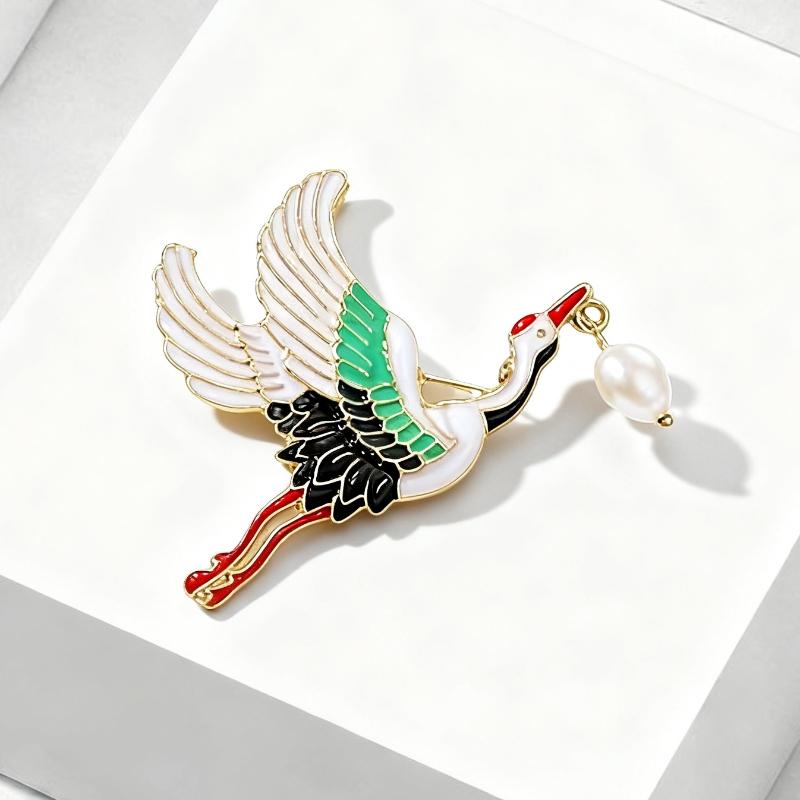 White Enamel Crane Women's Clothing Brooch Flying Red-crowned Crane Pearl Pendants Luxury Brooches for Women Clothes AccessoriesGood product