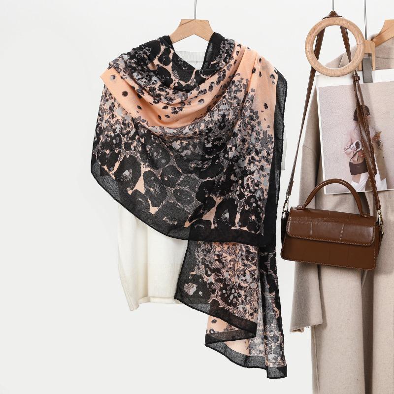 New cotton and linen feel simple color matching letter O scarf fashion travel sunscreen yarn