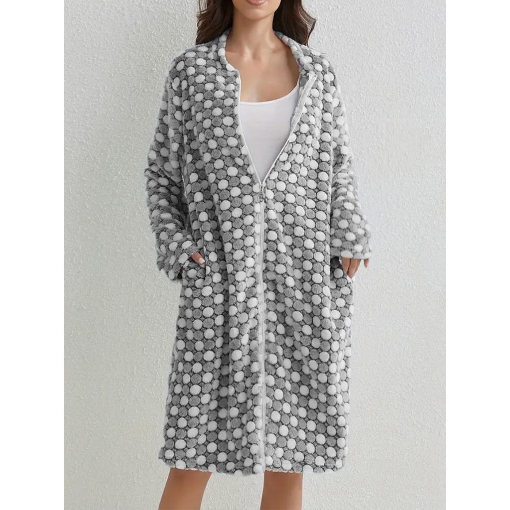 Neformální a pohodlná flanelová noční košile s otevřeným hrudníkem, domácí župan s kruhovým vzorem