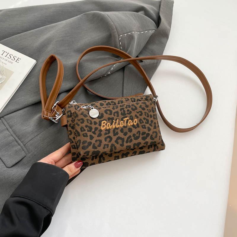 

Corduroy bag women s large capacity 2025 new autumn and winter leopard print shoulder messenger bag casual commuter clutch bag