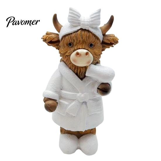 Environmentally Friendly Resin Decor Highland Cow Bathroom Figurine, Bathrobe Statue, Wateroroof Small Desktop Figurine Gift Animal Ornament for Sink