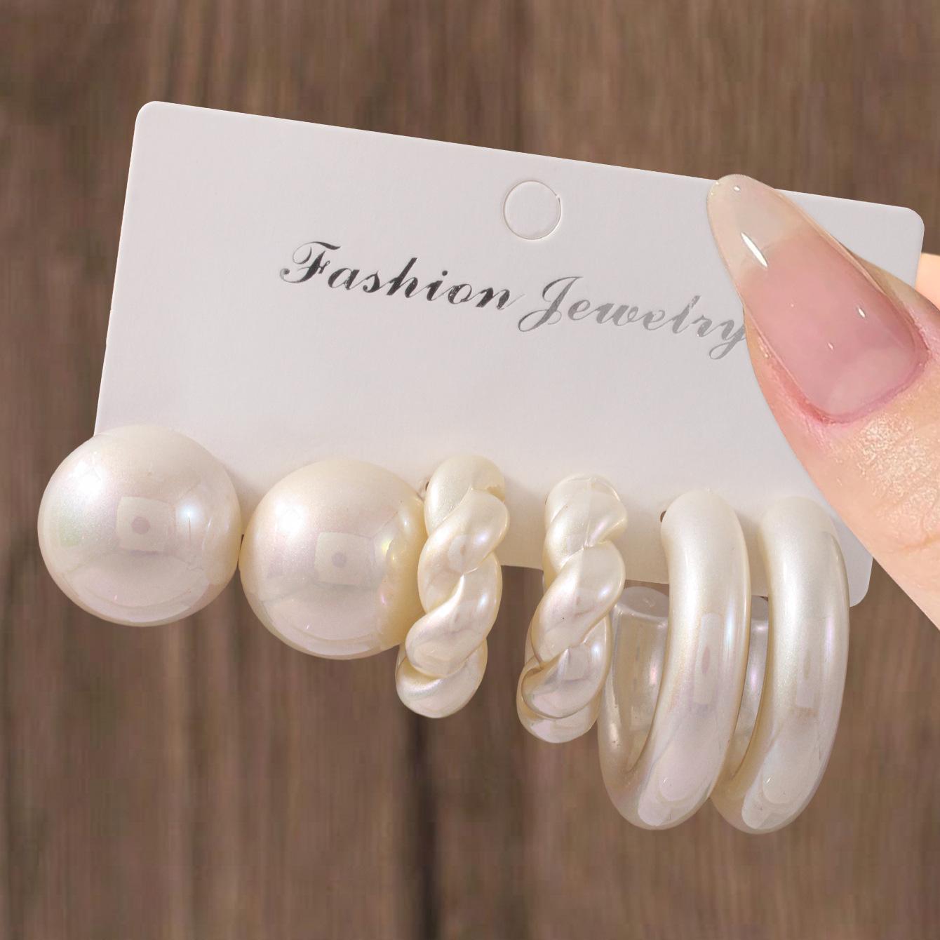

Resin Simple Creative Personality C-Type Water Drop Earrings White Doudou Earrings Set