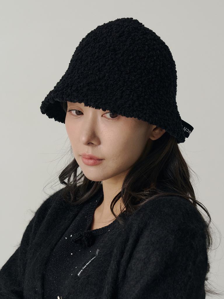 SORRY, TOO MUCH LOVE Snow Logo String Bucket Hat_Black