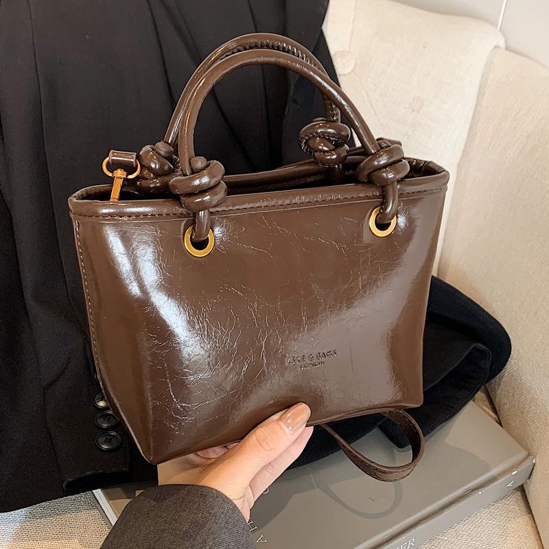 This year's popular bags are women's autumn and winter versatile 2025 new trendy fashion messenger handbag bucket bag
