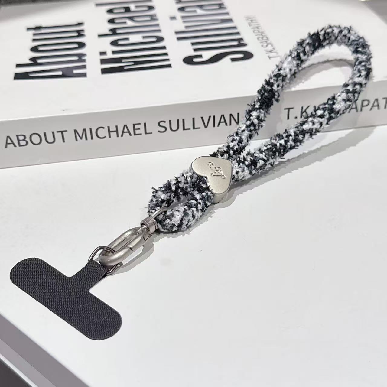 

Autumn And Winter Plush Christmas Style Mobile Phone Lanyard, Rotating Wrist Short Lanyard, Universal Anti-Loss Lanyard Polyester / Nylon