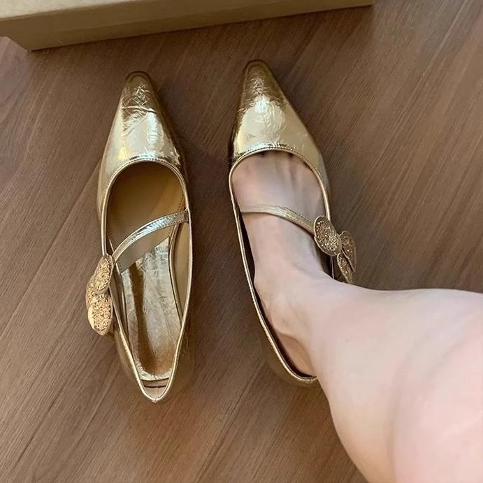 

Fashion Flat Single-toed Women s Fashionable Pointed-toe Shallow Mouth Metal One-button Soft Sole Anti-slip Low-top Shoes 40 золотой
