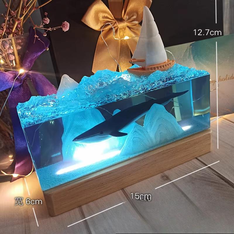 Montagna Blu Balena Casa della Guarigione Atmosfera Decorazione Oceano Balena USB Luminescente Resina Ornamento da Tavolo Unico Regali per Feste