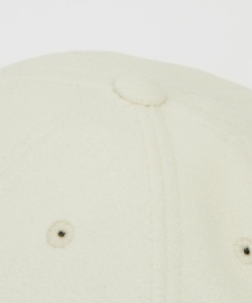 Eondeokeonteulol Winter Fleece Ball Cap U Logo / Polar Fleece / White Bear