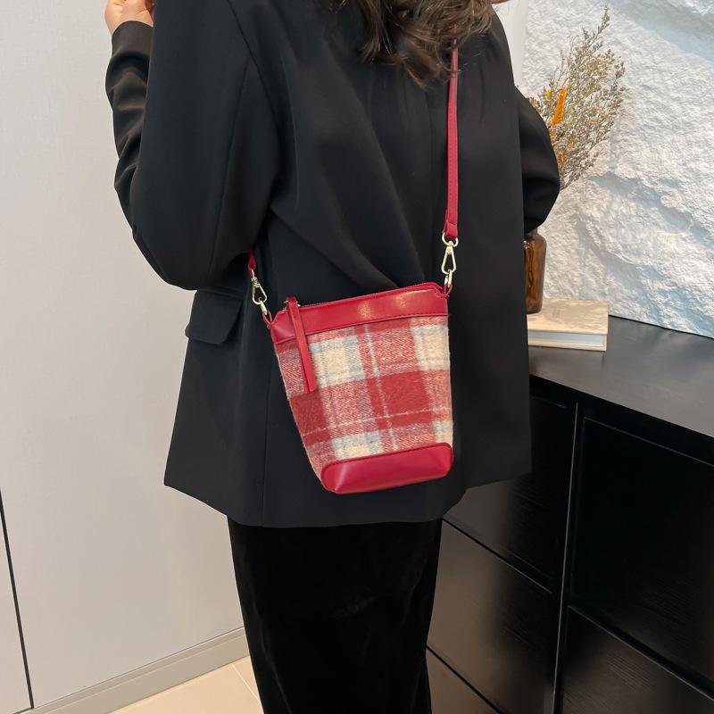 

Нишевая сумка с леопардовым принтом, ретро сумка под мышкой, женская 2025, новая, высококлассная женская сумка, сумка на плечо, сумка-мессенджер, тренд 10.5*8.5*18 красный