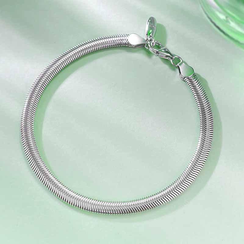 

Hui Zhi Yi 2024 Silver Snake Bracelet: High-End European & American Design 18 cm