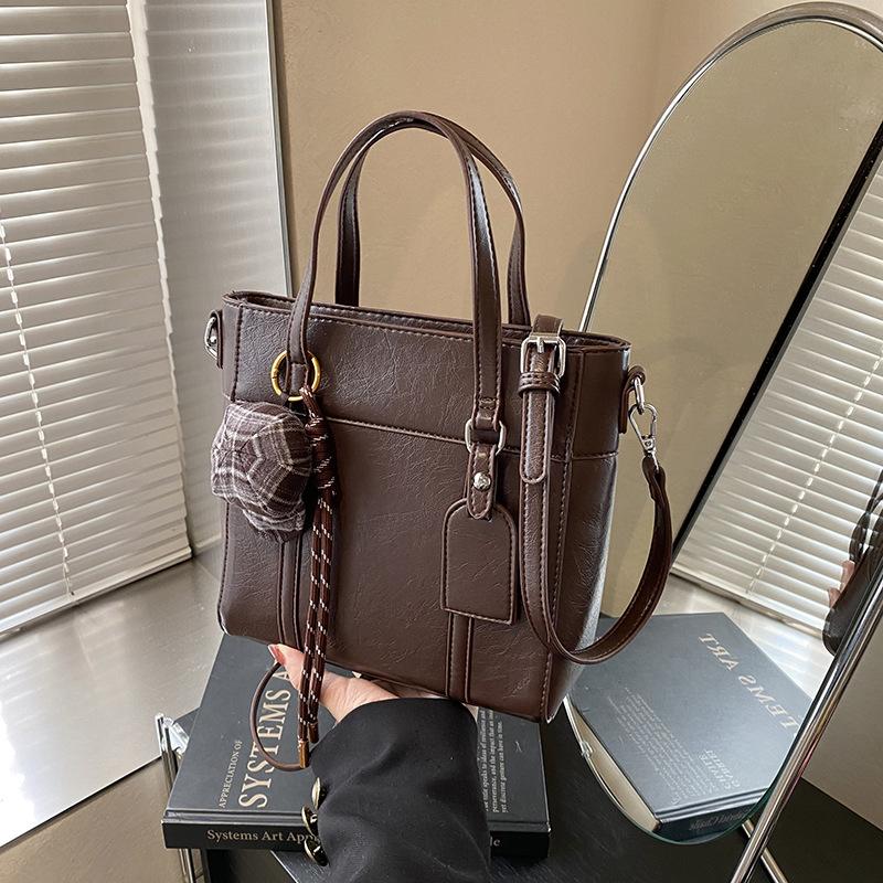 Fashion Handbag Women's New Commuter Shoulder Messenger Bag Versatile Small Bag