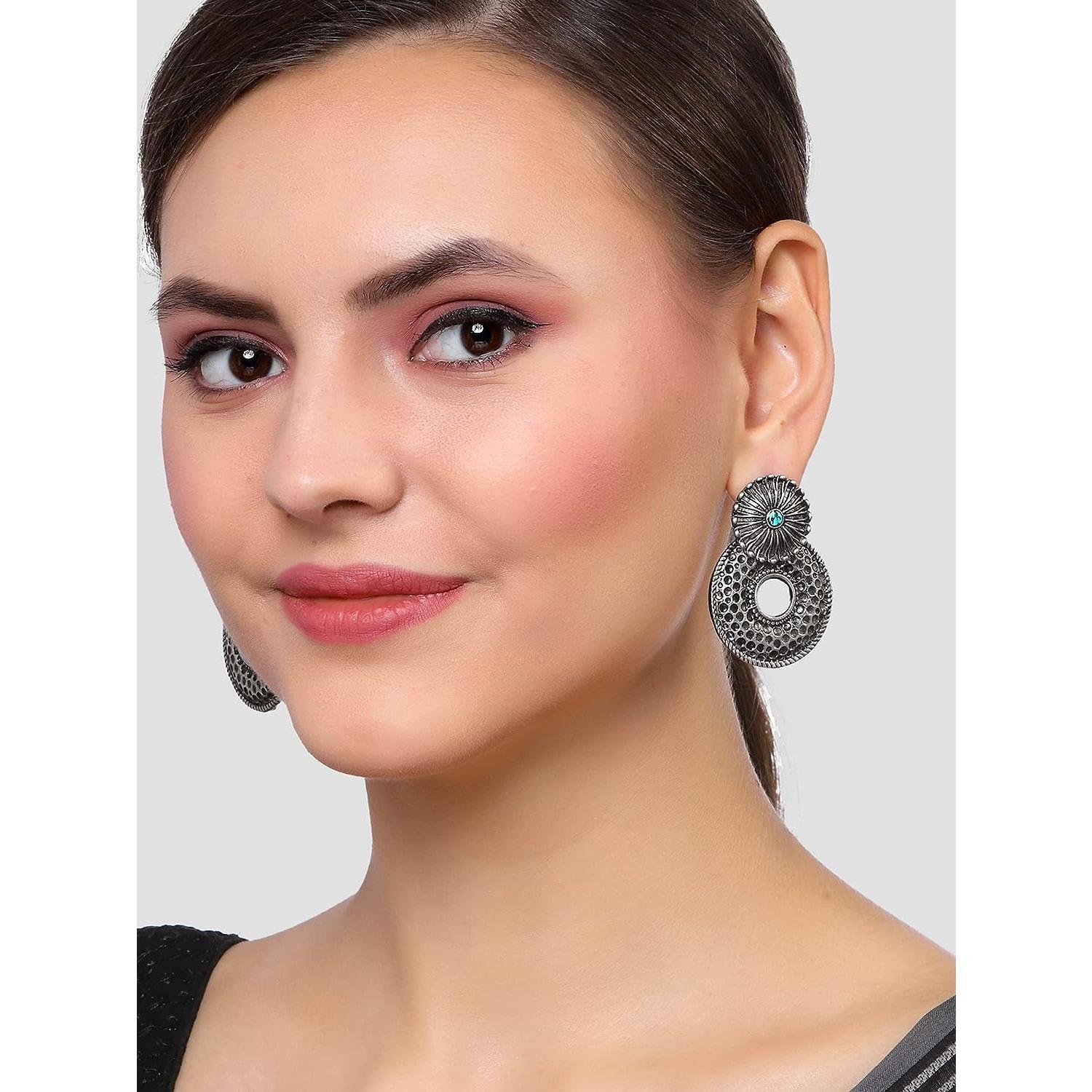 Женские серьги-подвески из оксидированного серебра с текстурированной отделкой — фото 3