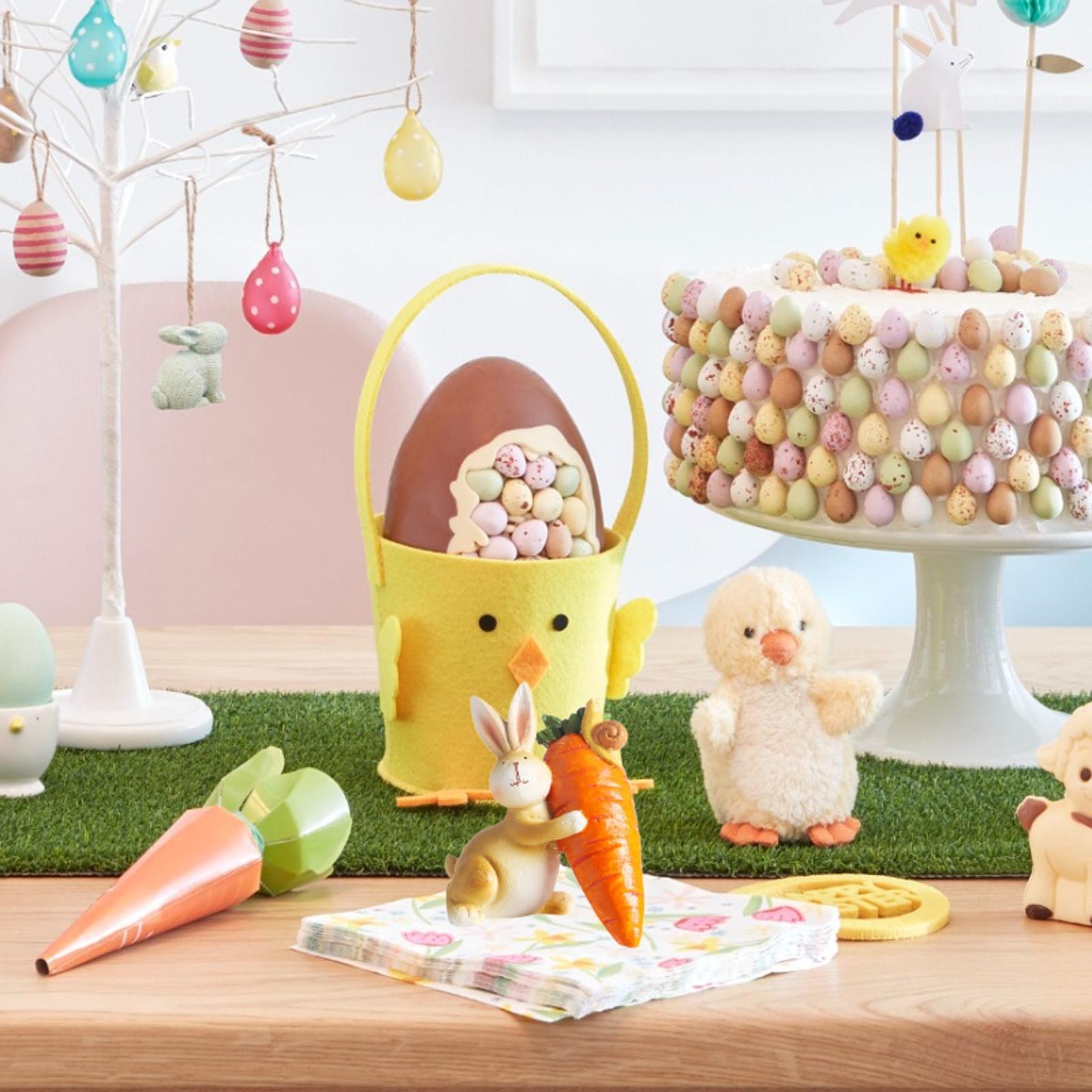 

Bunny Carrot Statue Easter Figurine Resin Sculpture Ornament for Kitchen Cabinet