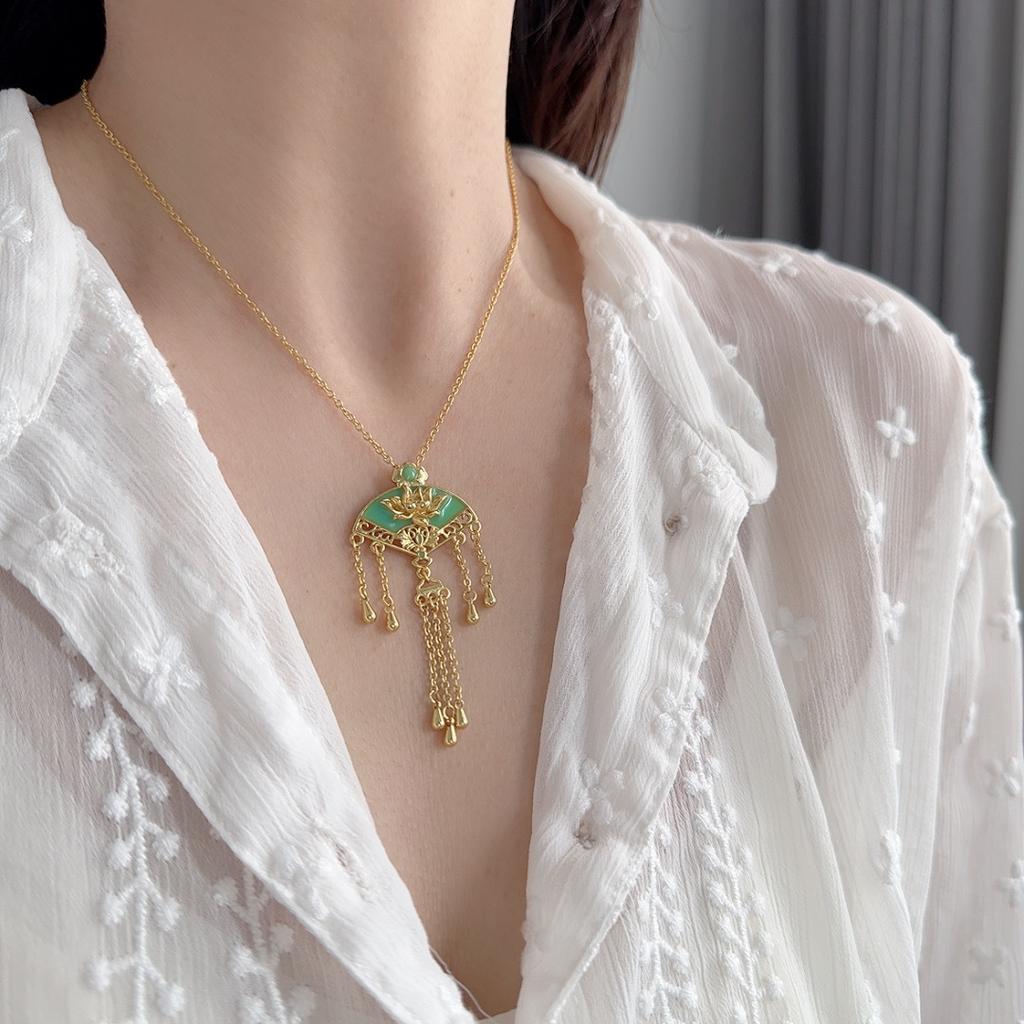 Retro Flower Pendant Gold Necklace Chinese Style Tassel Design Exquisite Luxury Style Court Style Butterfly Jewelry Women