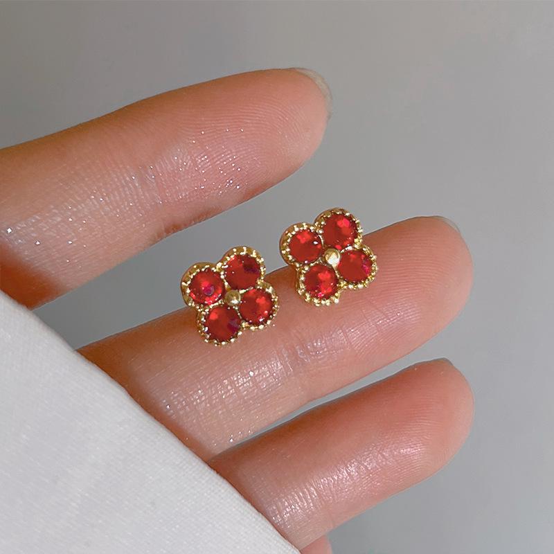 Women's Luxury Textured Metal Hoop Earrings - Versatile Niche Design