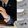 Nuevo broche de mariposa hueca Hombres y mujeres elegante broche de acero inoxidable, linda decoración para mochila de neumático.
