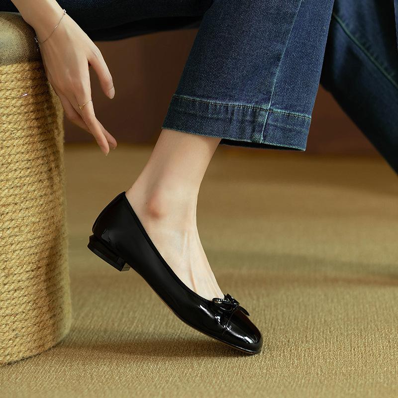Retro Bow Square Head Shallow Mouth Flat Bottom Low Heel Single Shoes Women's 2025 Spring and Autumn New Patent Leather Women's Shoes Wedding Shoes
