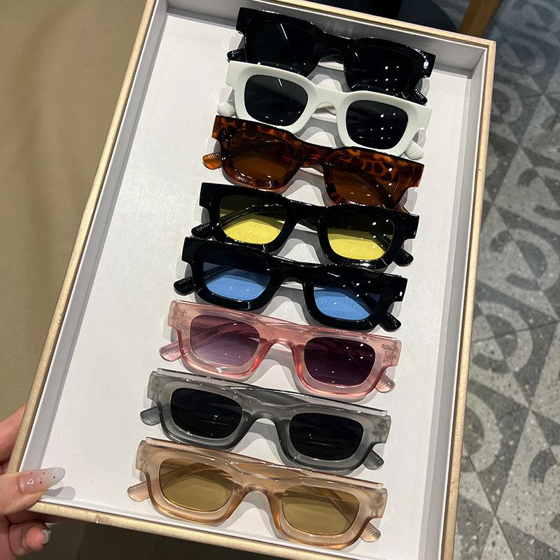 Fashion Sunglasses Classic Retro Square Glasses Women Men Vintage Travel Small Rectangle Sun Glasses Female Eyewear Anti-Glare