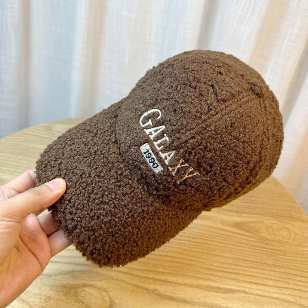 Hat Women's Autumn and Winter Warm Lamb Wool Face Revealing Small Baseball Cap Korean Version Thickened Plush Cute Peaked Cap Covering The Face