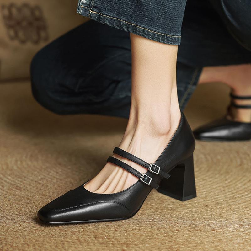 

New comfortable leather fashion single shoes four seasons casual small leather shoes women s shallow mouth high heel thick heel large size shoes bee 40 чорний
