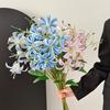 Falsk liljeblomma Lång stjälk Konstgjord liljegren med 4 blomhuvuden och blad Realistisk beröring Liliumblomma för Bröllopsfest Heminredning