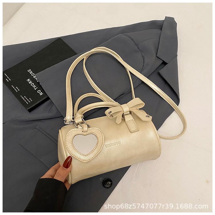 High-end Handbag 2025 New Niche Design One-shoulder Crossbody Bag Fashionable Foreign Style Commuter Pillow Bag