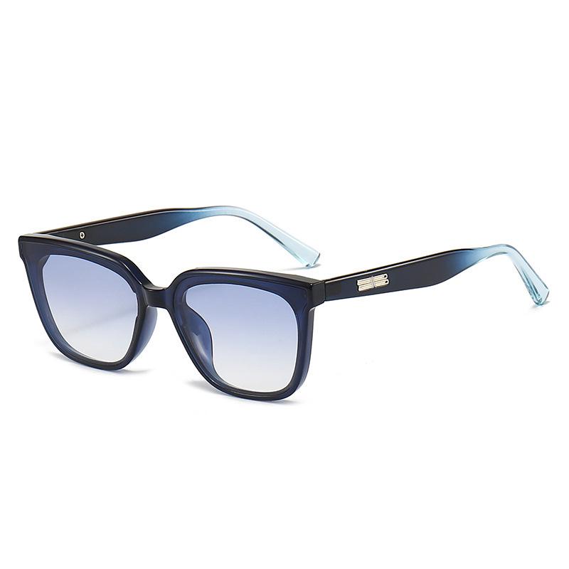 2026 Trendy UV Protection Sunglasses for Men & Women – Slimming Big Face Design