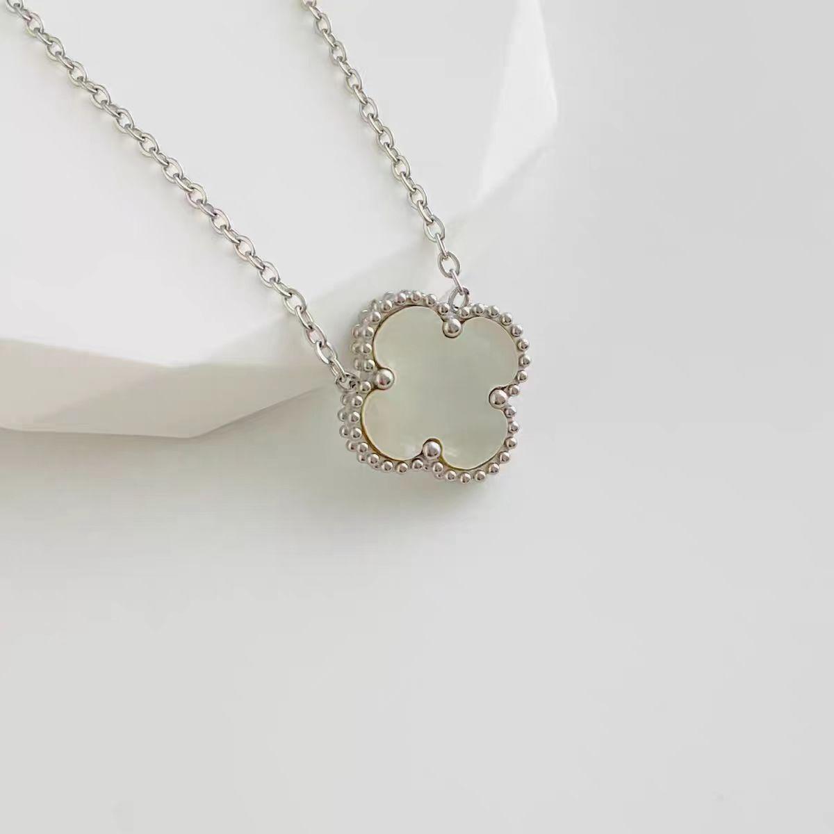 15MM Mode doppelseitige vierblättrige Kleeblatt Halskette Licht Luxus Titan Stahl Schmuck einfache Temperament weibliche Schlüsselbein Kette 18K weiß