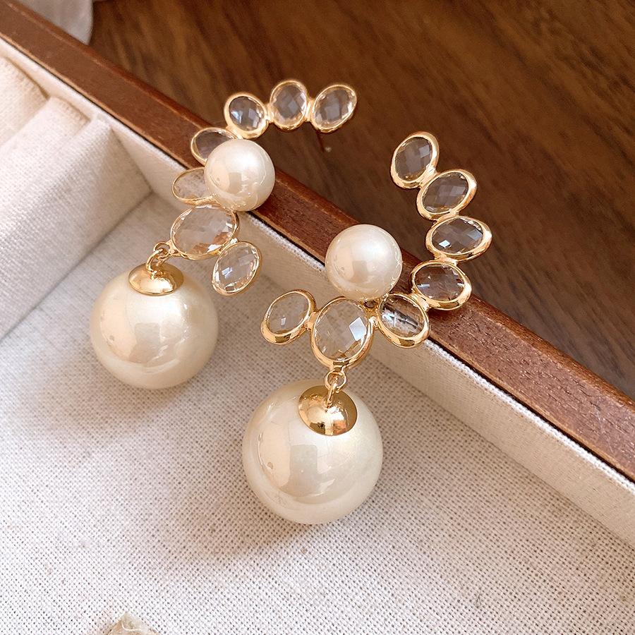 

European and American retro silver needle pearl pendant earrings, simple and fashionable earrings, light luxury, high-end earrings, design sense