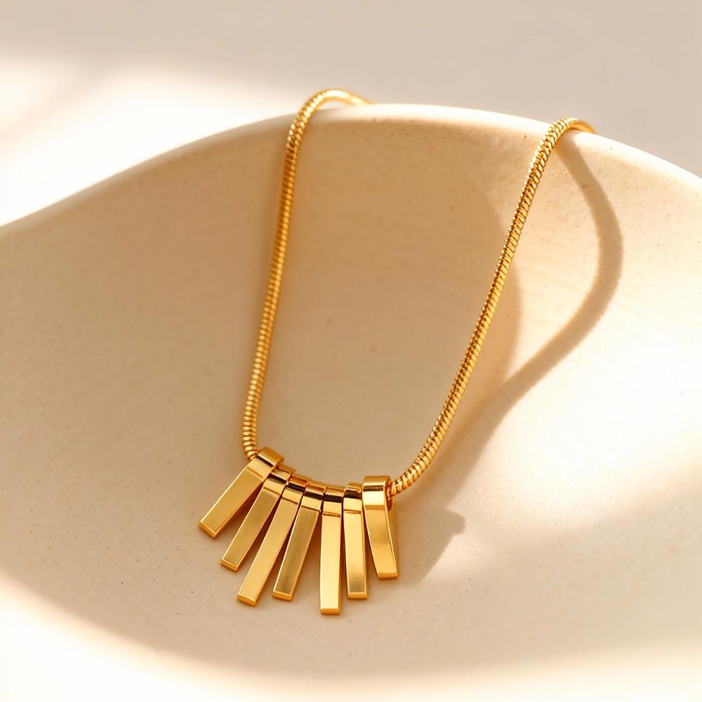 Collar con Colgante de Borla de Abanico Geométrico Chapado en Oro de 18k - Joyería de Estilo Europeo y Americano