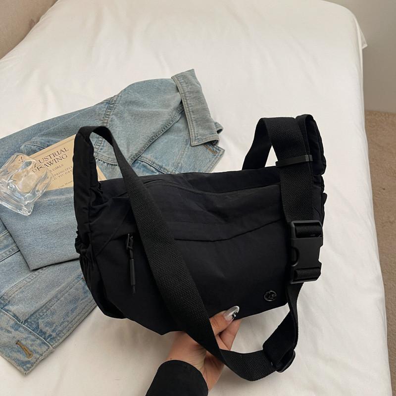 IELGY Ladies Messenger Bag Large Capacity Casual All-Match Fashion Dumpling Bag