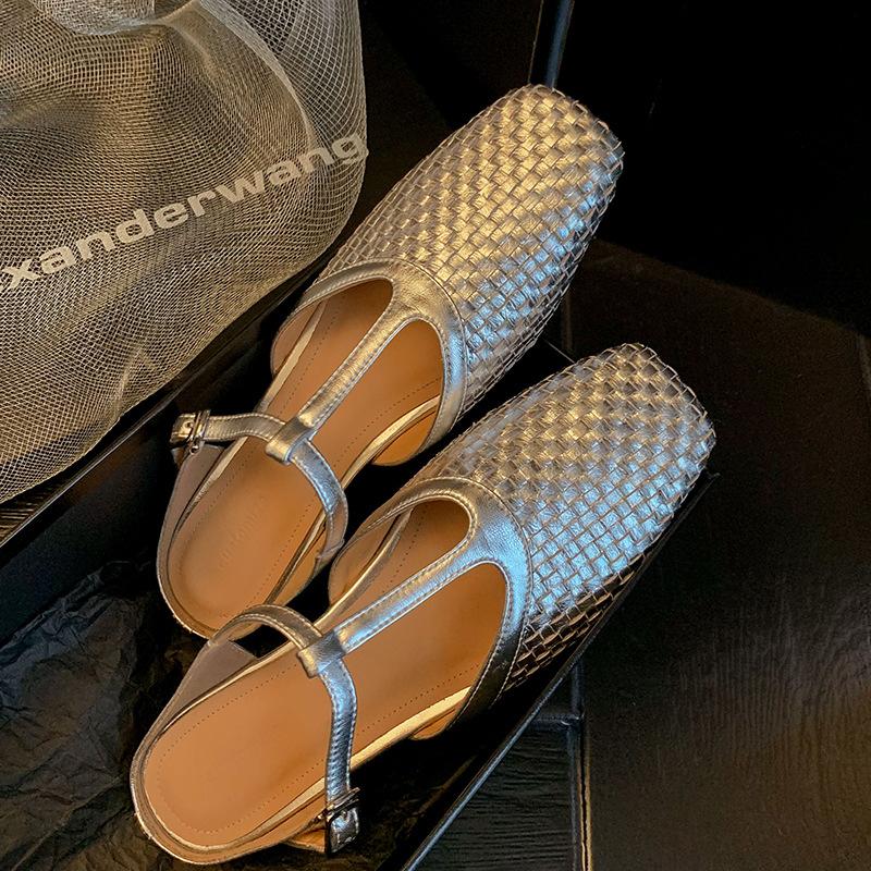 

2025 summer new T-belt leather woven French bag head sandals flat bottom evening wind with skirt half drag 40 Customized, non-refundable. серебряный