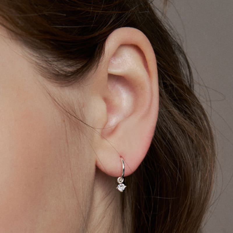 

Hei [sv925] jingle one-touch earring White