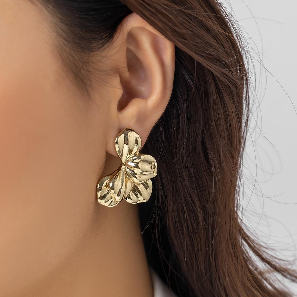Personalized Liquid Fluid Metal Pleated Lotus Leaf Earrings, Niche Cold Wind Pearl Stud Earrings