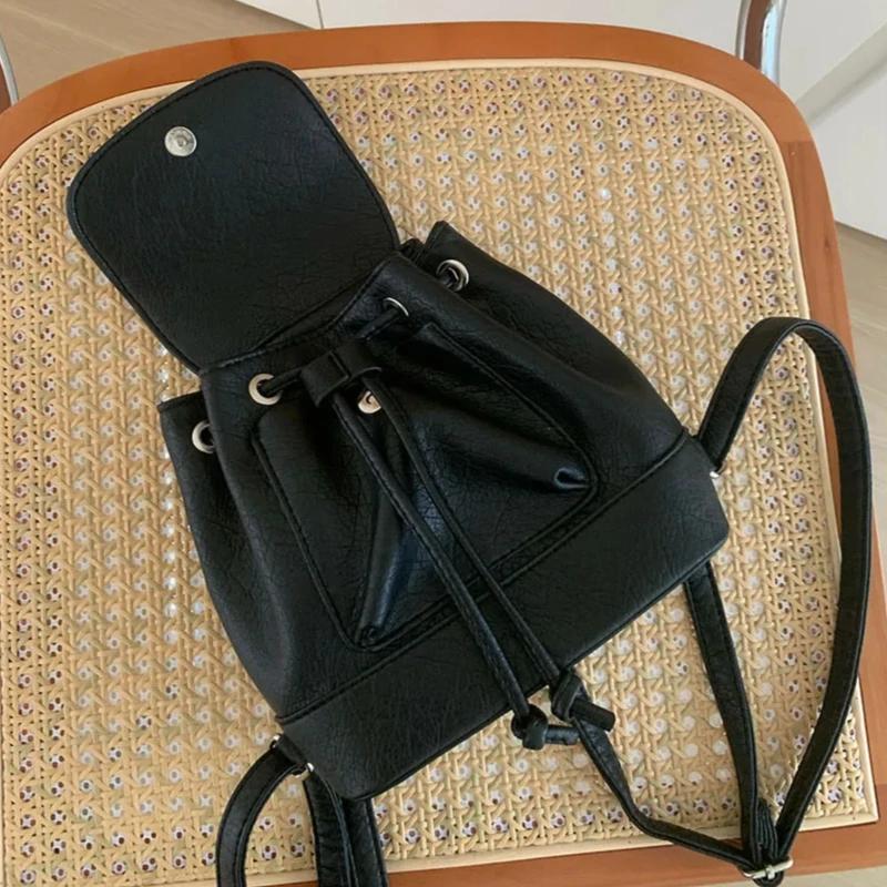 Kleine Mode-Rucksäcke Schultaschen für College-Mädchen Pu-Leder Damen-Umhängetasche Niedrige Klappe Kordel Damen-Handtaschen Tote-Tasche