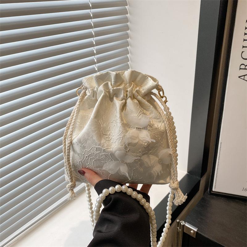 

Stylish and beautiful lace butterfly bucket bag, new niche simple and high-end shoulder messenger bag